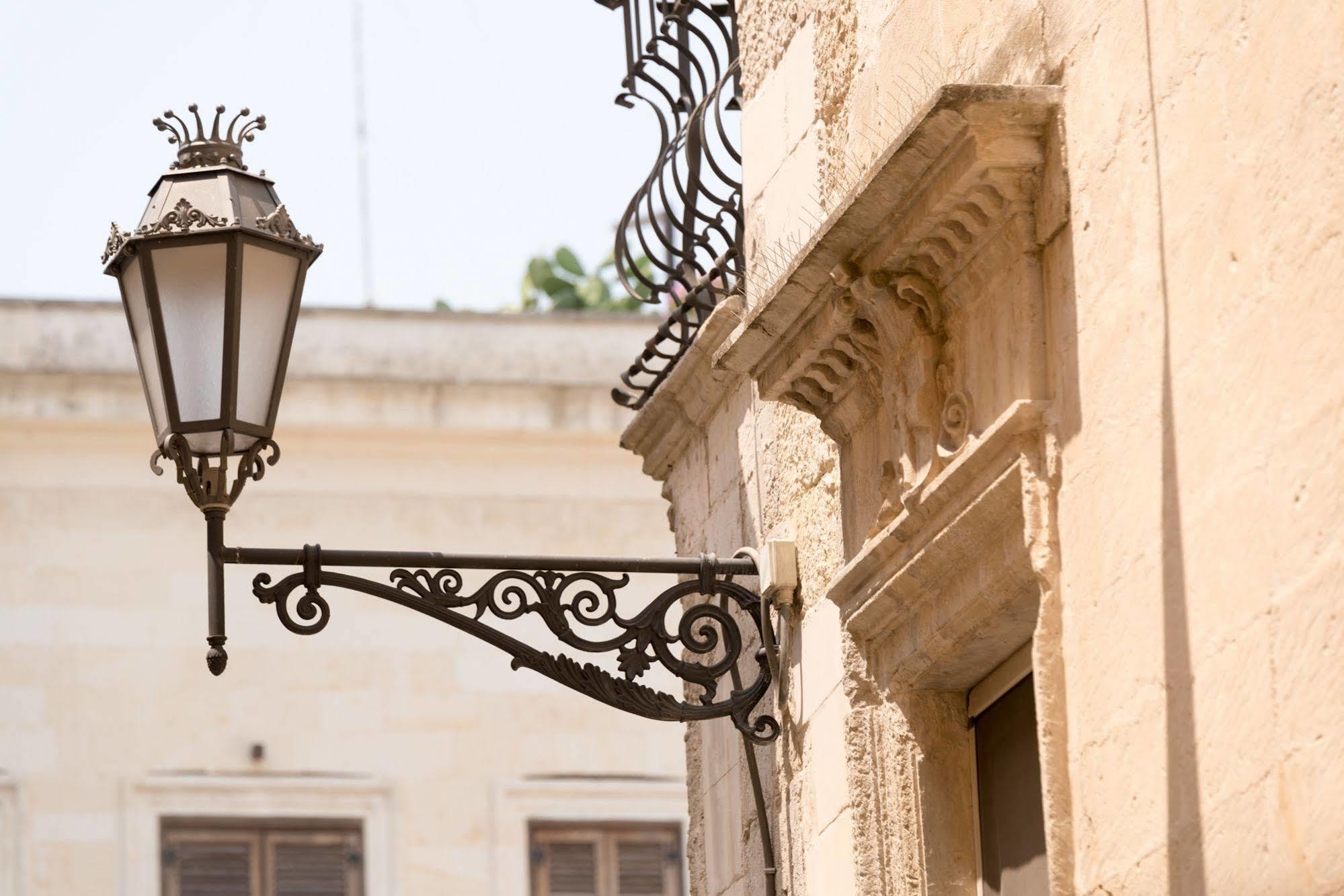 Gatto Bianco La Dimora Storica Bed & Breakfast Lecce Bagian luar foto